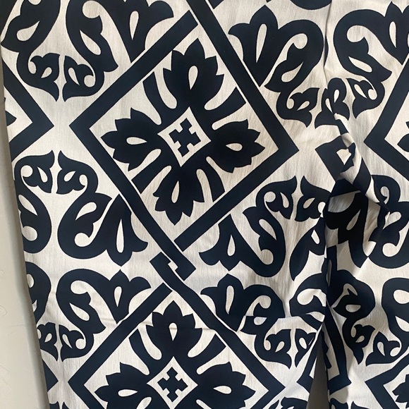 Philosophy Black and White Patterned Straight Capri Pants - Picture 5 of 7